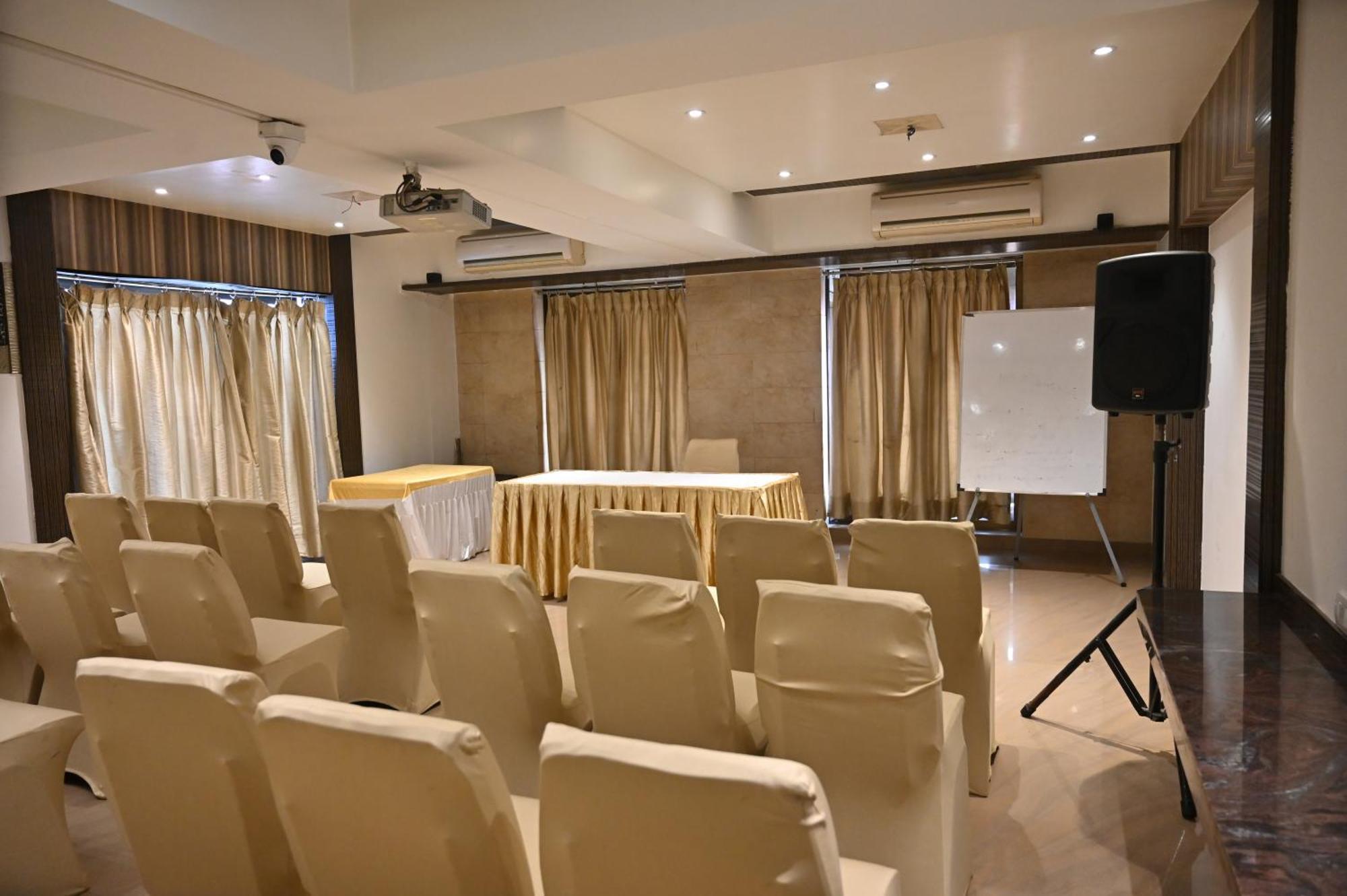 Kumar Resort By Turtle, Lonavala Dış mekan fotoğraf