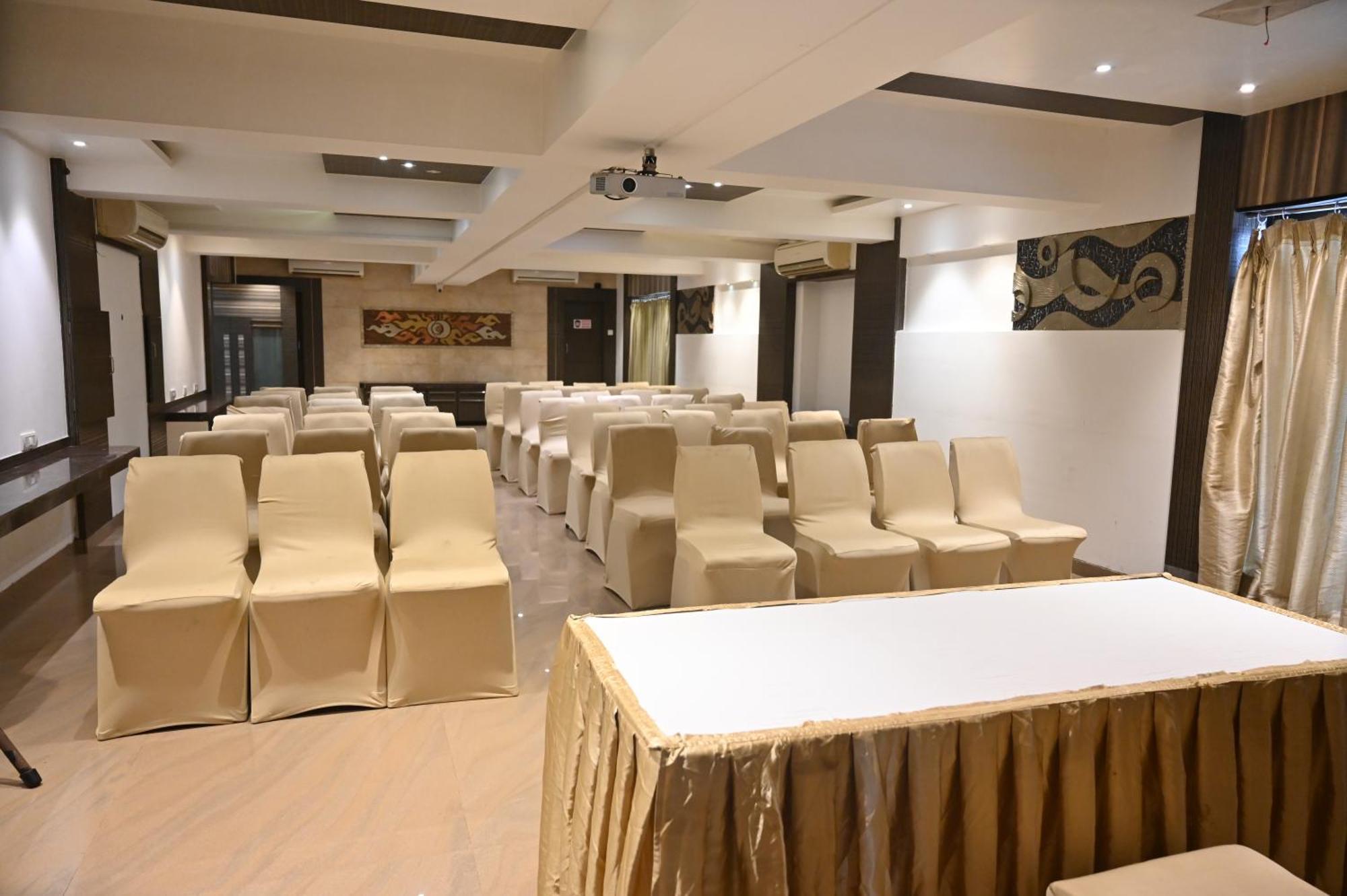 Kumar Resort By Turtle, Lonavala Dış mekan fotoğraf