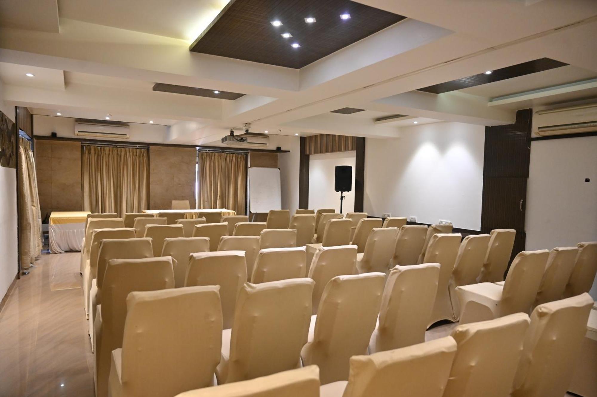 Kumar Resort By Turtle, Lonavala Dış mekan fotoğraf